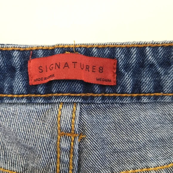 Signature 8 Distressed Button Fly Jean Shorts size medium - Picture 4 of 4